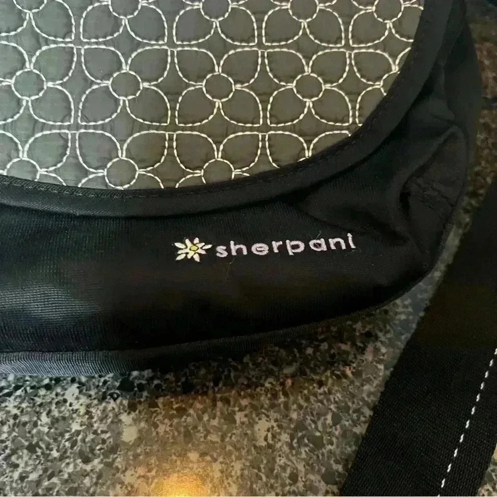 Sherpani gray black crossbody messenger adjustable travel roomy adjustable strp - Picture 2 of 8